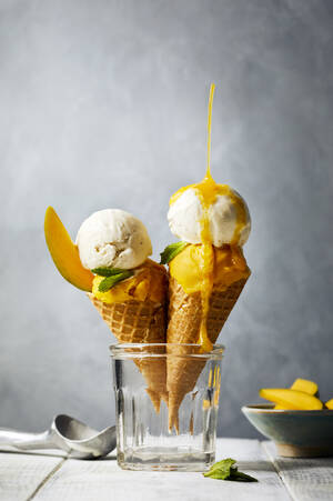 marksandspencer_food_ZMRLZINY 2023_Mango Marakuja vegansky sorbet z rady Plant Kitchen_109,90Kc.jpg